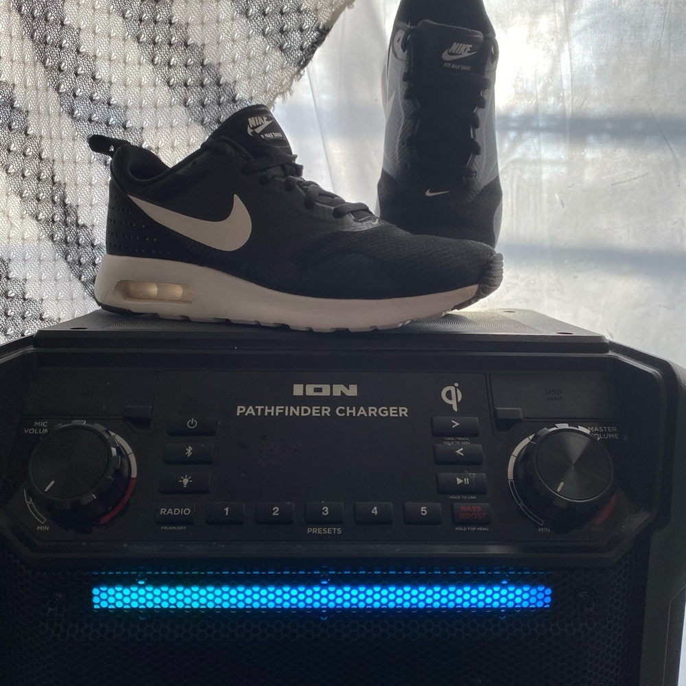 Nike’s - Picture 2 of 5